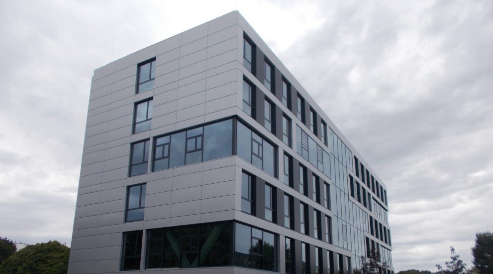 Hochschule Bochum neue Aluminiumfassade links Hochschule Bochum neue Aluminiumfassade linksseitige Ansicht